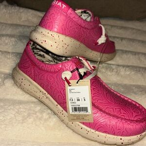 Ariat woman’s Hilo pink floral 7.5